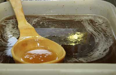 Должен ли мед сахариться или нет: почему засахарился свежий натуральный мед