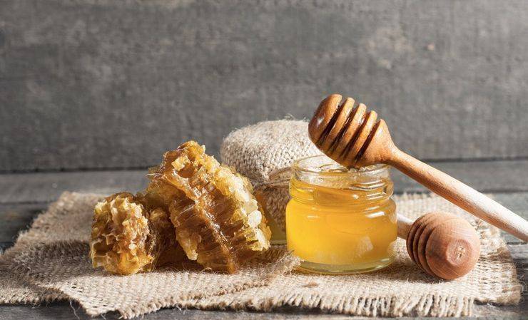 Срок годности меда: есть ли он, какой по госту, сколько составляет время хранения натурального пчелиного продукта при комнатной температуре и в иных условиях?
