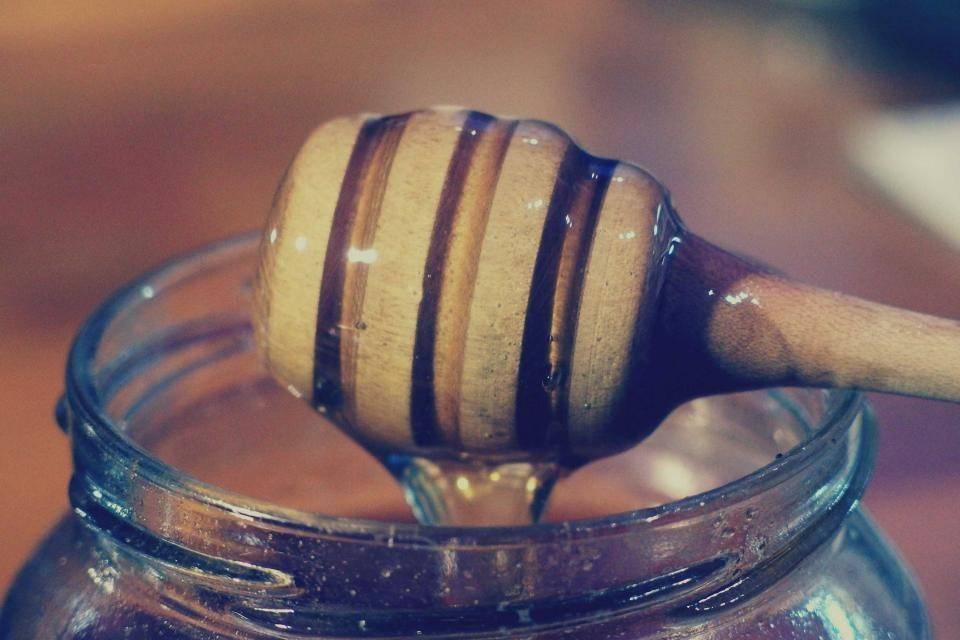 Можно ли заливать мед кипятком и нагревать?