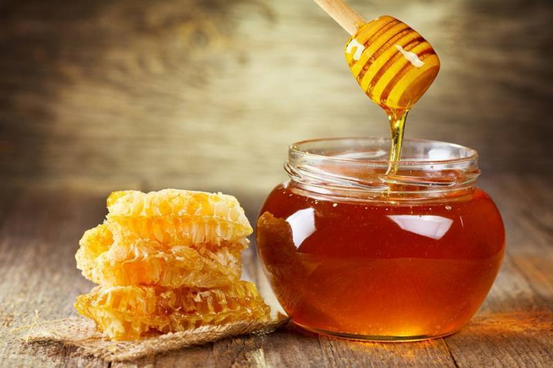 Почему мед густеет: что это значит, от чего зависит густота меда свежего урожая