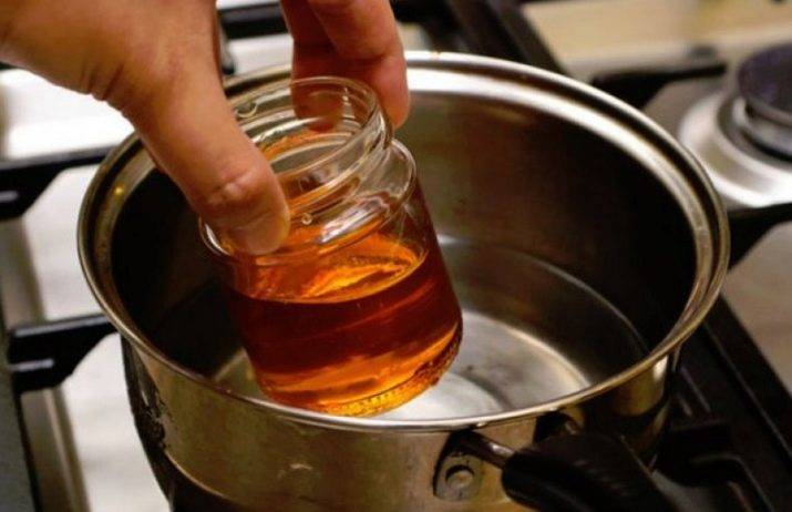 Можно ли заливать мед кипятком и нагревать?