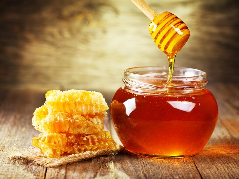 Как можно хранить мед в домашних условиях: где и в какой таре правильно это делать?