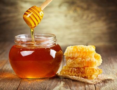 Должен ли засахариваться натуральный мёд: миф и правда
