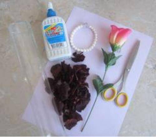 Лучшие рецепты лосьонов из лепестков роз для разных типов кожи, доступные в домашних условиях
