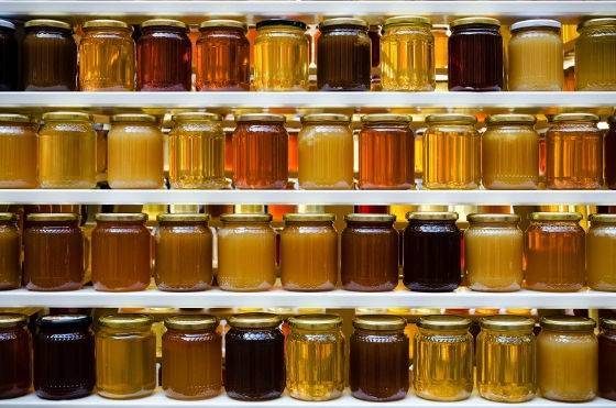 Темный мед: особенности и полезные свойства
