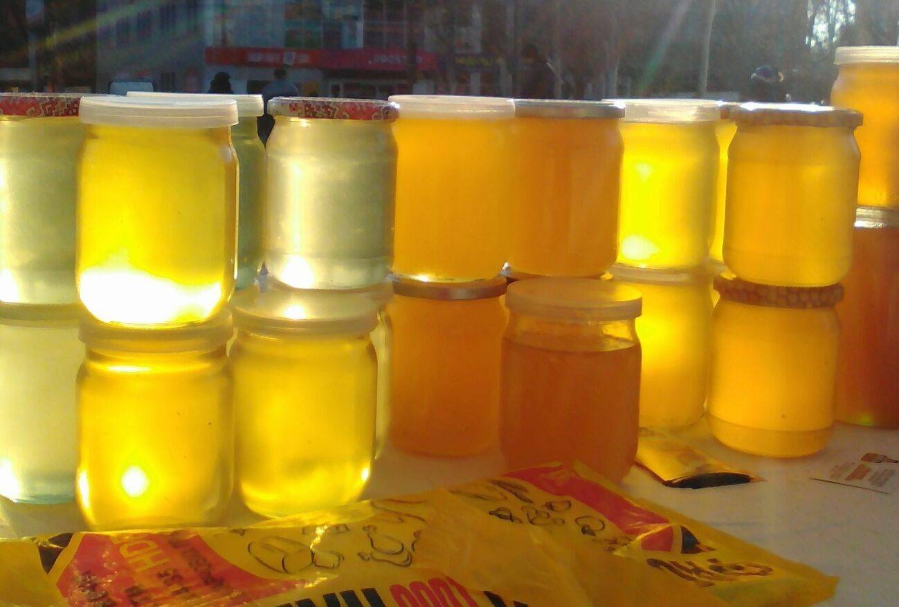 Почему мед не засахаривается и должен ли? какой мед не кристаллизуется?