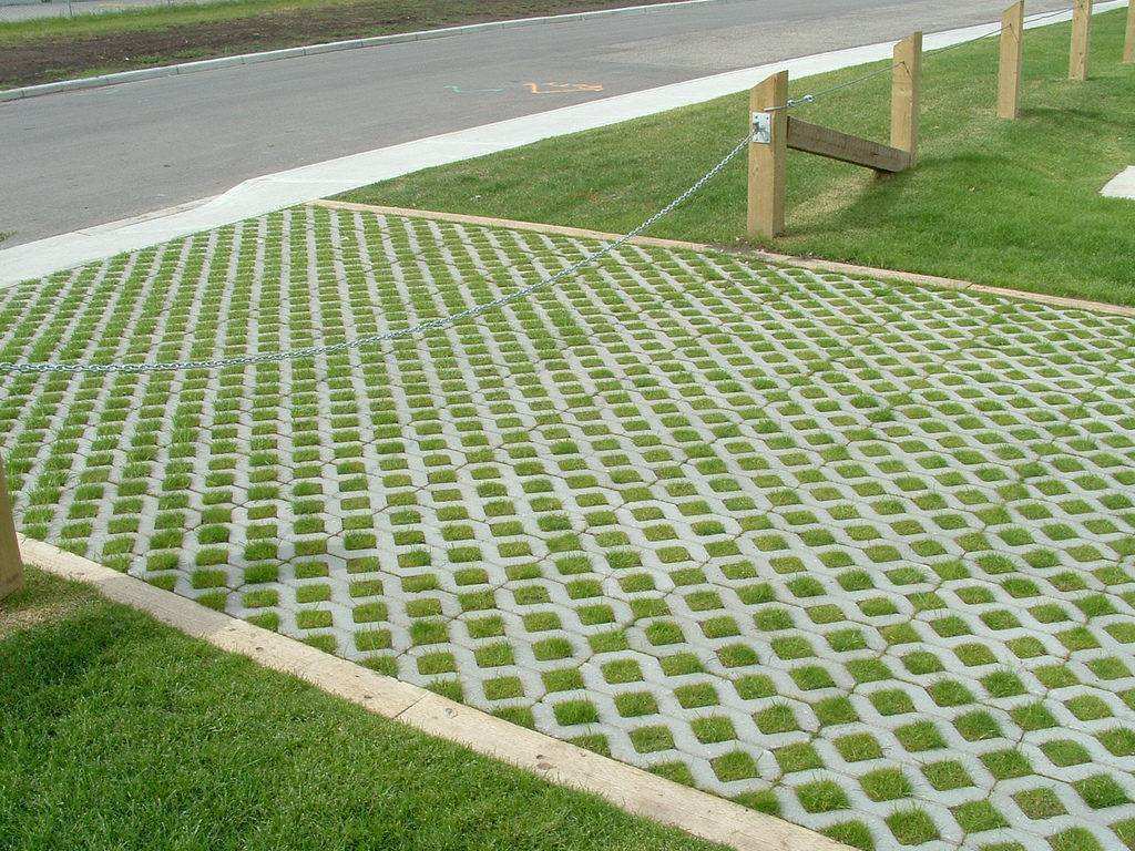 Как укладывать газонную решетку