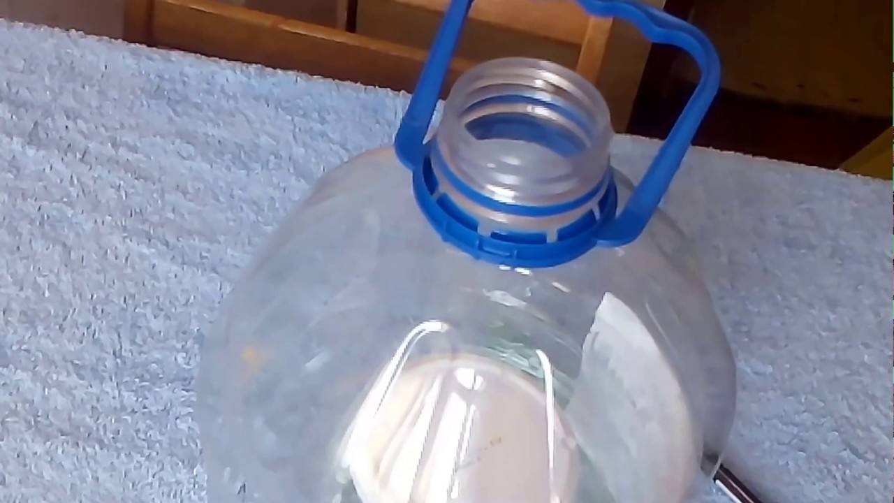 Поилка для кур из пятилитровой пластиковой бутылки своими руками