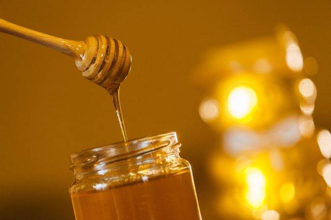 Чем полезен мёд натощак для организма человека