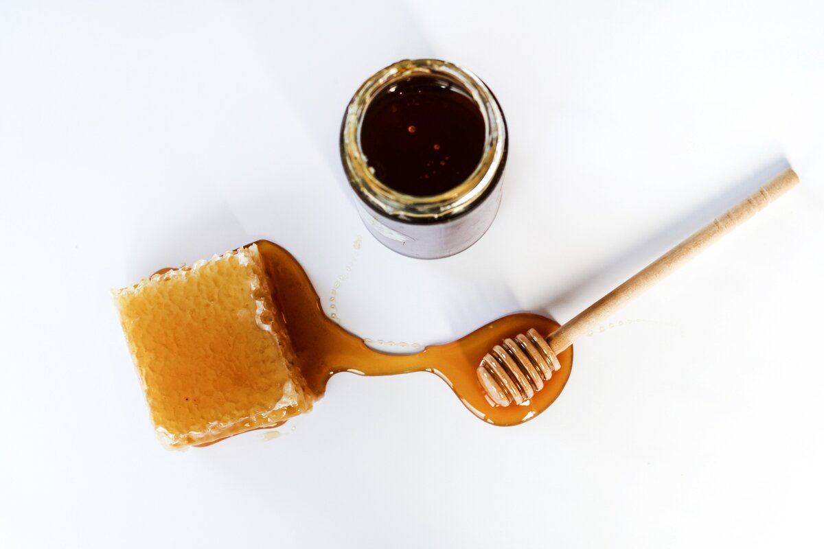Мед и сахар: как определитть есть ли в меде сахар